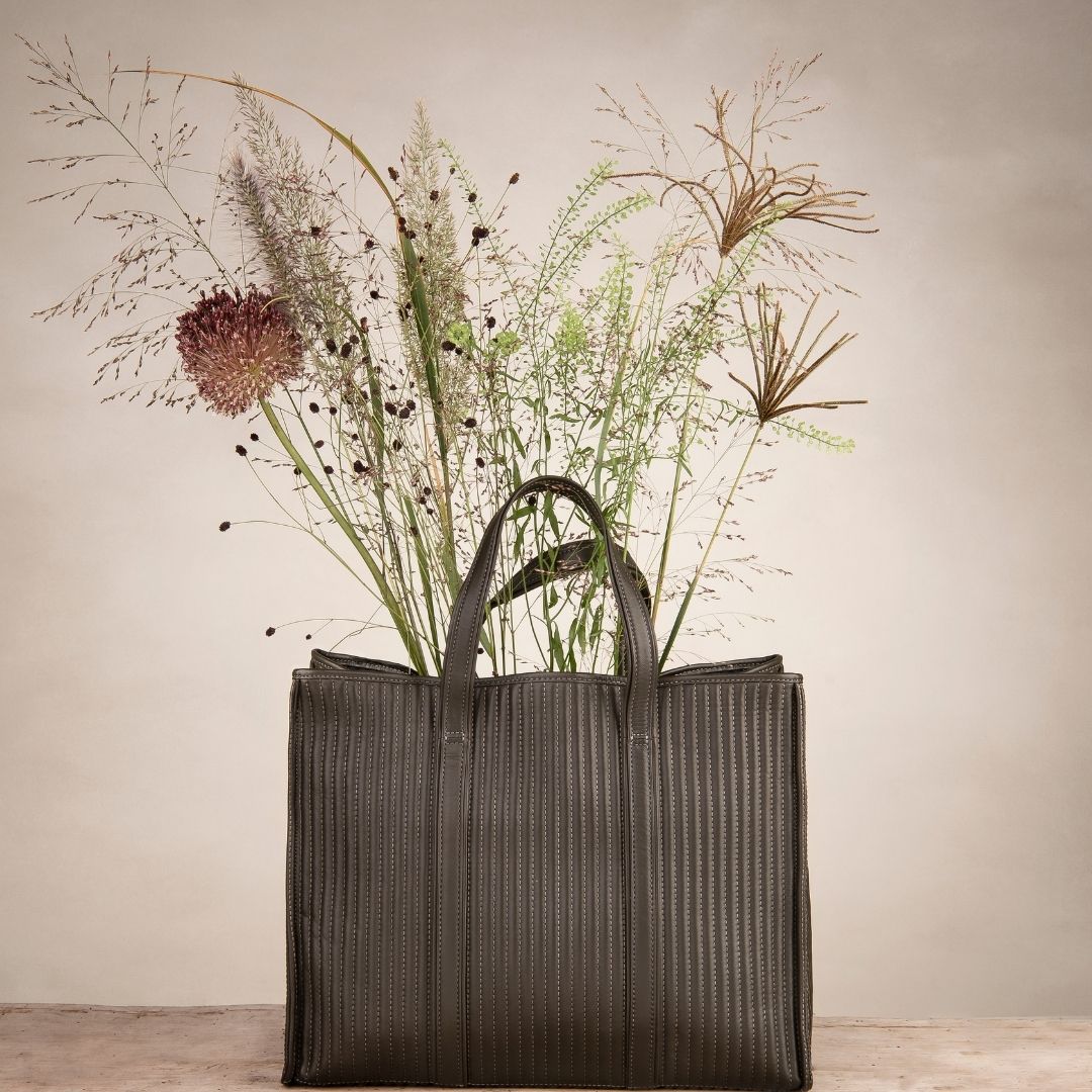 Fiori rose with handle